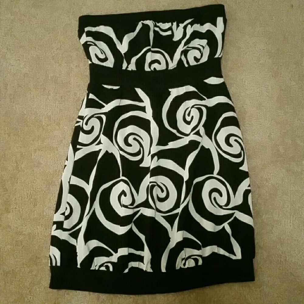 Cute dress!